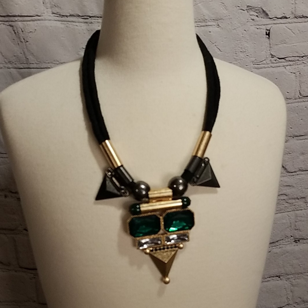 Avon Bold Statement Necklace